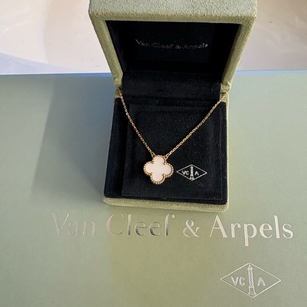 Van Cleef & Arpels Alhambra Necklace - Picture 2 of 8